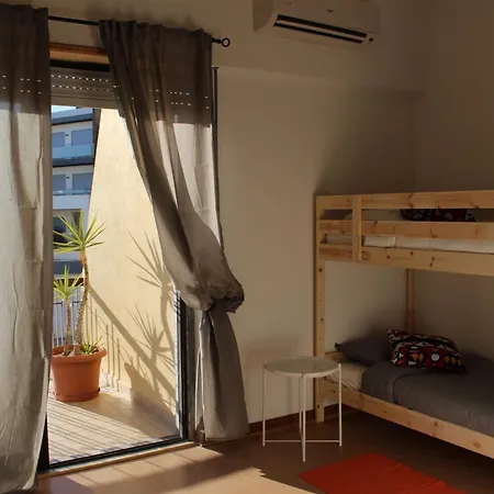 Hostal Kubata Hill Parede